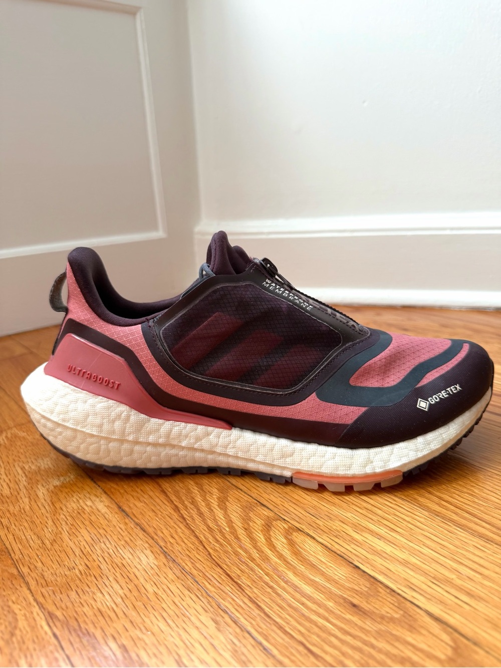 Adidas Ultraboost 22 GORE-TEX Running Shoes
Maroon/Wonder Red Women’s Size 10